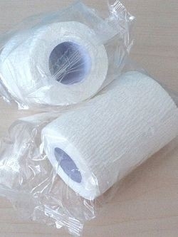 Main adhésive élastique non tissée de bandage de la lumière EAB Tearable