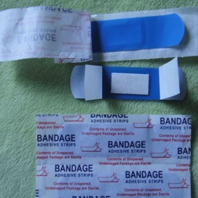 Le SIDA de bande adhésif décelable médical bleu protège des blessures